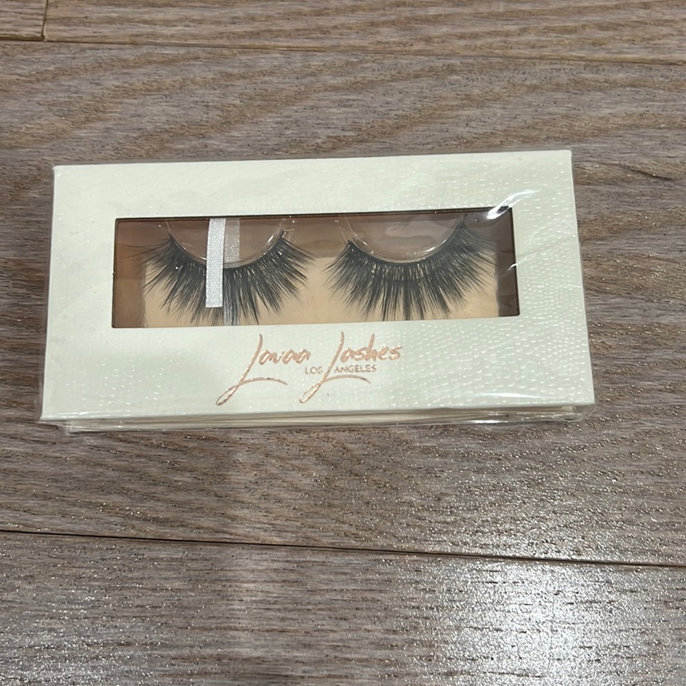 LAVAA LASHES PREMUIM FAUX MINK LASHES